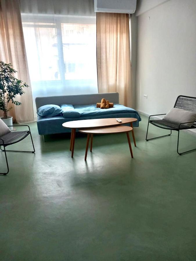 Aparthotel Specious Flat In Thessaloniki Exterior foto