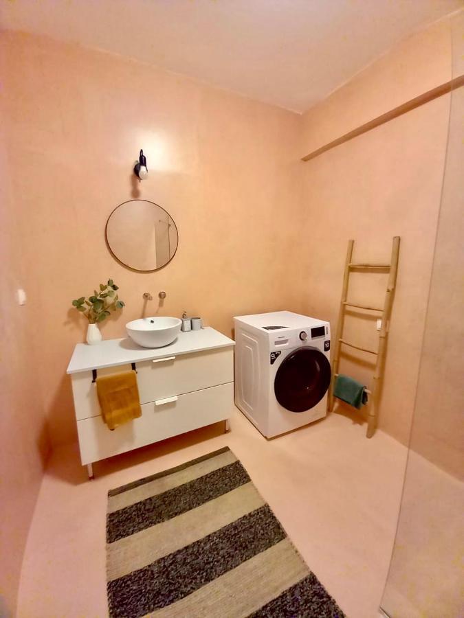 Aparthotel Specious Flat In Thessaloniki Exterior foto