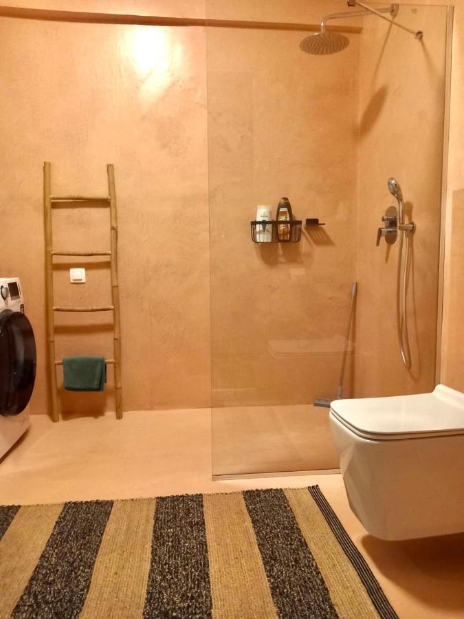 Aparthotel Specious Flat In Thessaloniki Exterior foto
