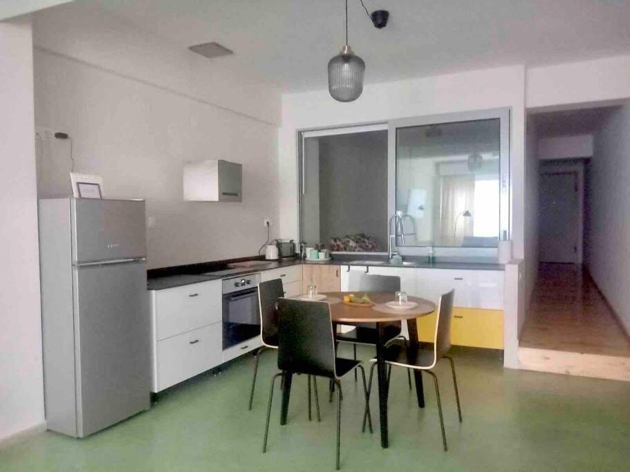 Aparthotel Specious Flat In Thessaloniki Exterior foto